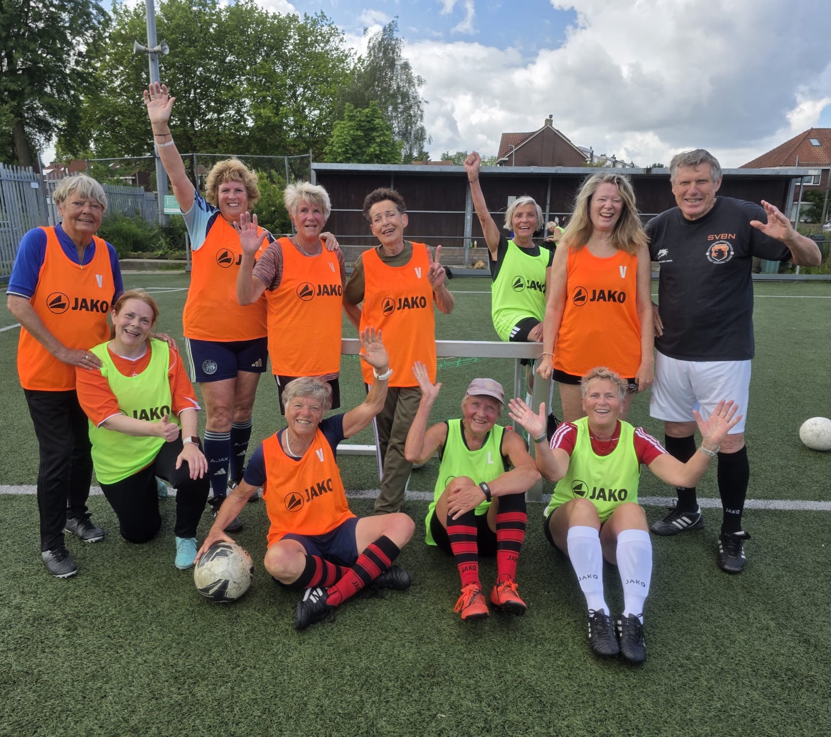 Afgelopen vrijdag de laatste training van dit seizoen gehad.⚽️🥲
Door herinrichting van de velden zal het er in september een stuk beter uitzien. 
Gelukkig kunnen we ondertussen terecht bij ASW in de Waddinxveen voor het trappen van een sportief balletje met hun leden. ⚽️
#ovvo #voetbaltraining #asw