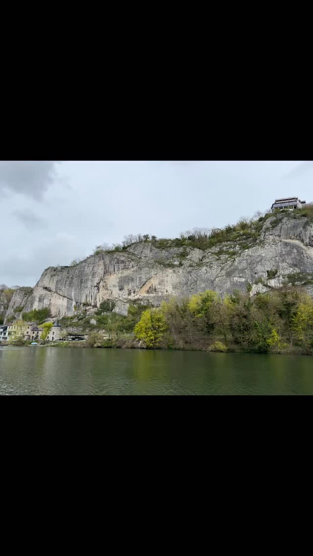 Heerlijk gewandeld, geklommen en geklauterd in de Belgische Ardennen! 🥾#lekkernaarbuiten #genieten #wandelen