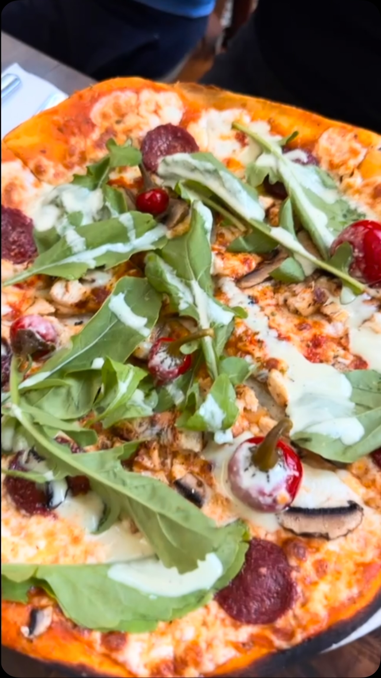 📍 Lost in Alanya ❤️

Sommige plekken voelen als thuiskomen… en voor ons is Lost in Alanya er zo één. Iedere keer als we in Mahmutlar zijn, staat een bezoek hier bovenaan ons lijstje.

Heerlijk eten 🍽️, een ontzettend vriendelijke bediening 🤝 en een sfeer waar je direct blij van wordt. Dat maakt dit zonder twijfel ons favoriete restaurant in de omgeving.

Ben je in Mahmutlar of Alanya? Gun jezelf dan een avond bij Lost in Alanya. Grote kans dat je net zo enthousiast wordt als wij!

#LostInAlanya #Mahmutlar #Alanya #FavoritePlace #LekkerEten Vakantie RestaurantTip Turkije