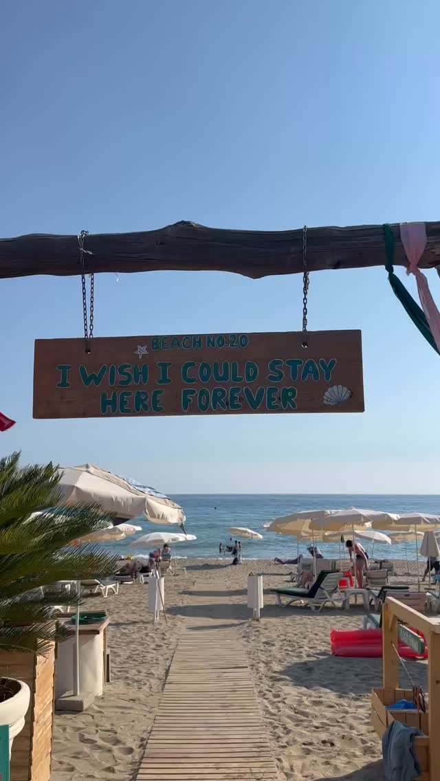 “I wish I could stay here forever.”

Ja, ik ook. Maar blijkbaar is “ik lig lekker op het strand” geen geldige reden om nooit meer op werk te verschijnen. 🙄🏖️

Heel vreemd beleid als je het mij vraagt.

#StayHereForever #Prioriteiten #NietNaarHuis #BeachLife